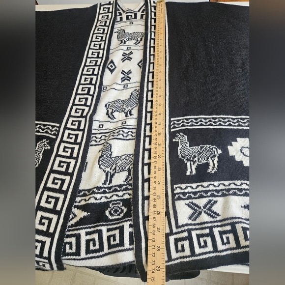 Alpaca Reversible Shawl - Women's Ruana Wrap - Black and White, Peru - Picture 6 of 6
